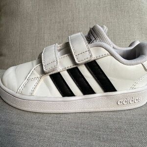 Adidas Grand Court White And Black Velcro Sneakers 7 Kids